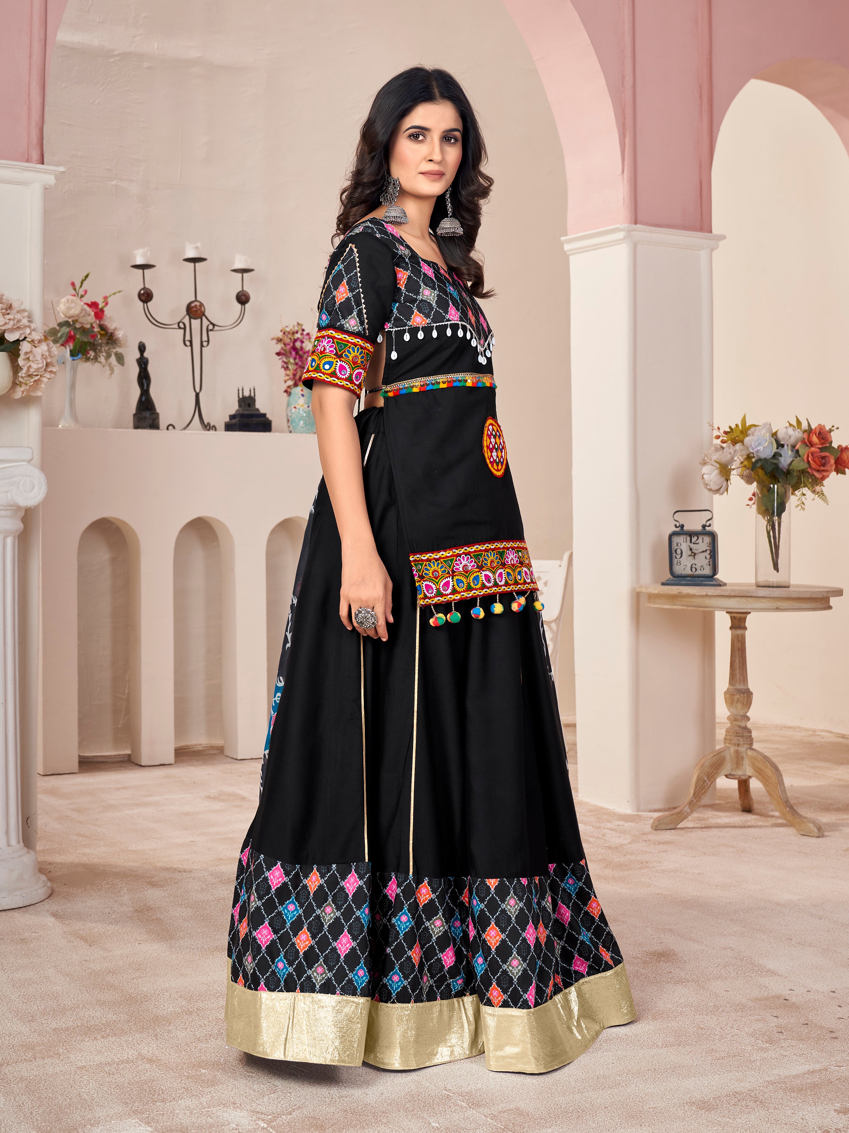 EK TALI LEHENGA CHOLI
